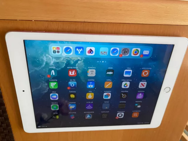 Apple iPad 5th Gen. 128GB, Wi-Fi, 9.7in - Space Grey
