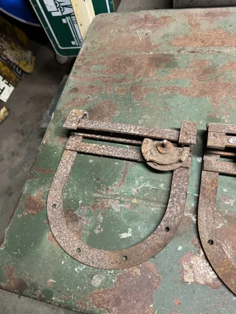 Antique Old Horseshoe U Shaped cast iron Barn Door Rollers Hangers Pair Set USA 3