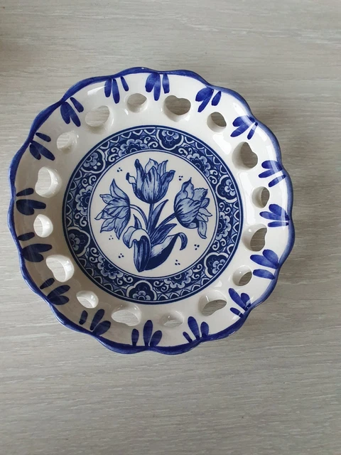 Vintage Delft Blue & White Round Trinket Dish. Size 14cm x  2.5cm