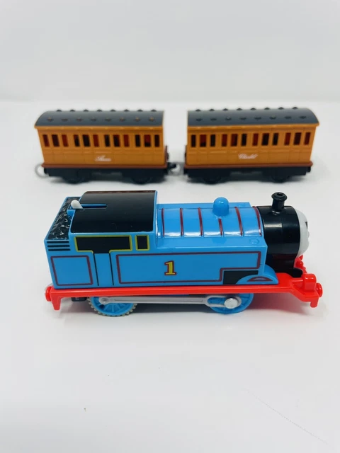 THOMAS THE TANK Engine Trackmaster Motorized Train + Annie Clarabell ...