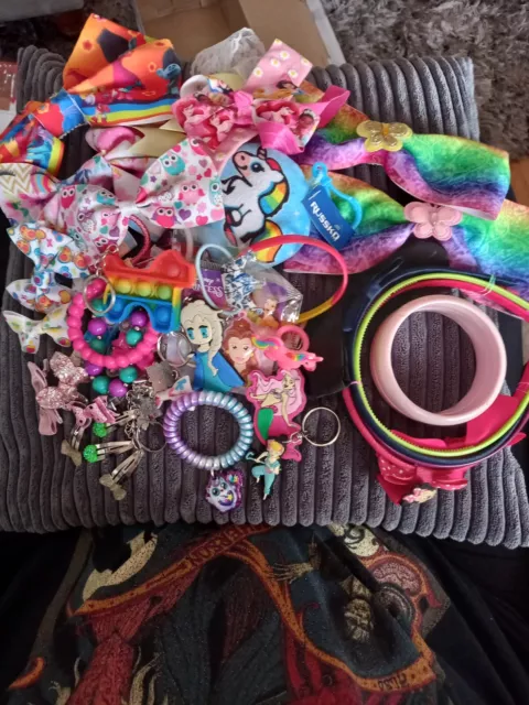 Girls Job Lot Of Accessories Bows ,Hairclips,headbands , Bracelets ,keyrings