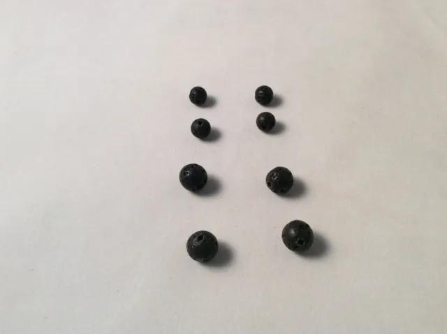 8x pierre de lave naturelle noire x4 de 8mm ronde, x 4 de l'application 6,5mm. Application trou 0,5-1 mm.