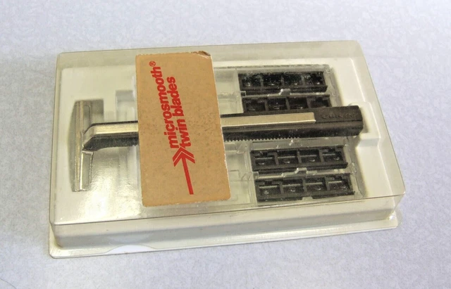 Vintage Gillette Trac II Safety Razor Set in Case w Blades