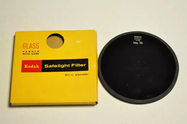 Filtro de luz segura circular Kodak 5 1/2" de diámetro #10 como se muestra.
