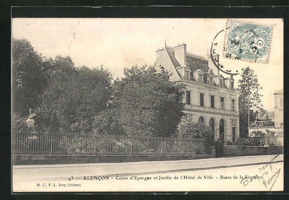 CPA Alencon, Caisse d´Epargne et Jardin de l´Hotel du Ville, Buste de la Sicoti