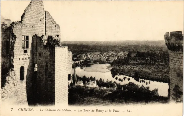 CPA CHINON - Le Chateau du Milieu - La Tour de Boissy et la Ville (298910)
