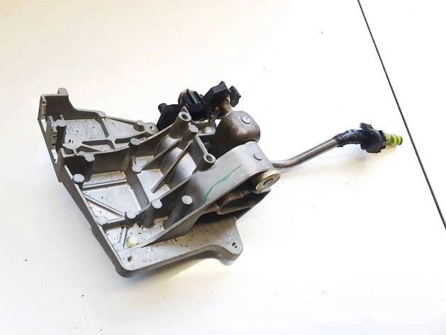 ⭐︎ GUCCI G-Timeless 38MM Silver Dial SS Two-Tone Unisex Watch