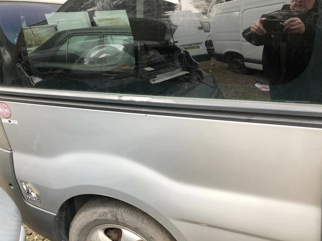 Vauxhall Vivaro / Renault Trafic Genuine Used End Cap For Middle Sliding Door Rail (Nearside)