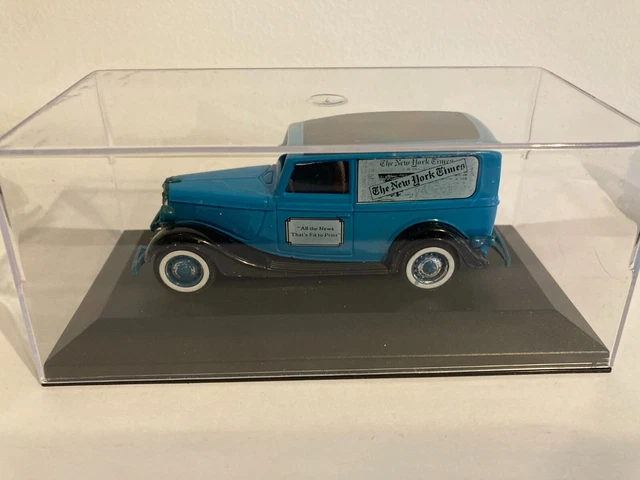 1/43 Solido ford V8 new york times BE manque 1 phare + boite vitrine ajoutée