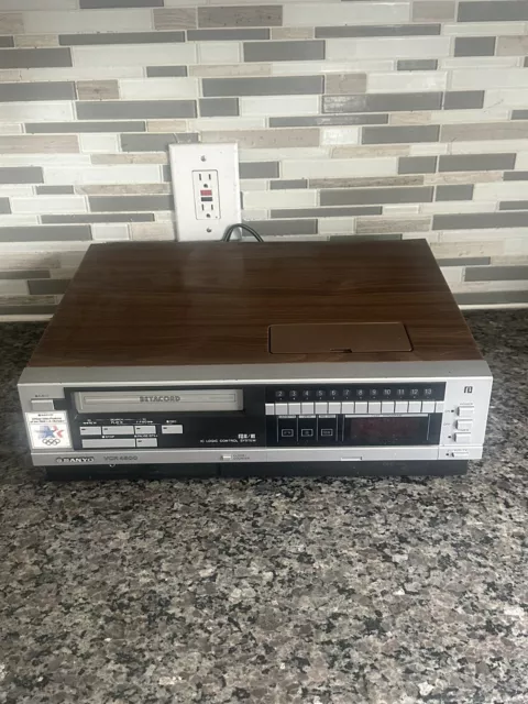 Vintage Sanyo Betacord VCR4500 Betamax Powers On but No Way To Test