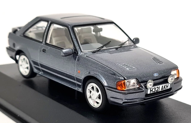 Vanguards 1/43 Ford Focus ST MK3 Deep Impact Blue Diecast