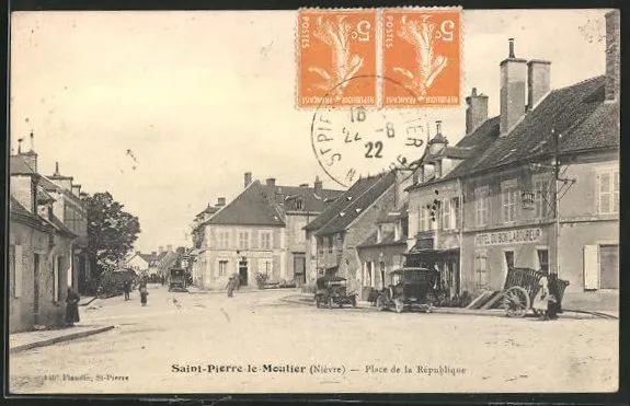 CPA Saint-Pierre-le-Moutier, Place de la République 1922