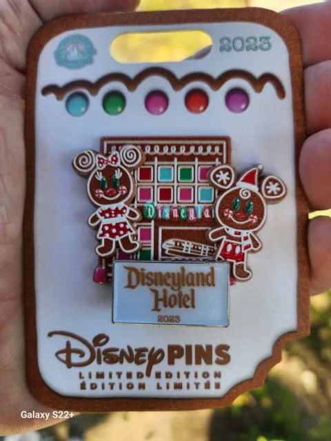 2023 Disneyland Hotel Gingerbread House Mickey Mouse Minnie Disney LE 1000 Pin