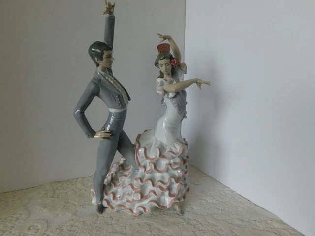 Lladro Spain Figurine # 06387 - A Passionate Dance - Flamenco Couple - Dancers Lladro Spain Figurine # 06387 - A Passionate Dance - Flamenco Couple - Dancers