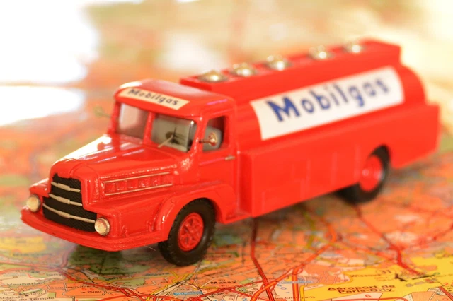 Camion Citerne 1/50 Gasoil Camion Citerne Unic ZU 121 Mobilgaz 1954 à L'échelle 1/50 - Modèle Monté, Occasion Camion Citerne Mobilgaz 1/50