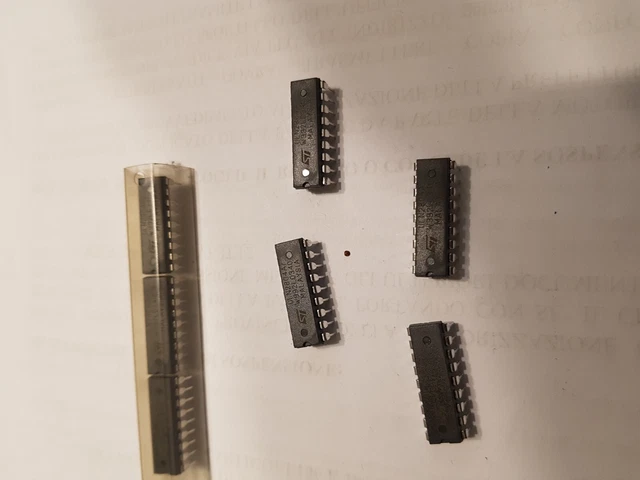 ULN2804A/W990A9841 Integrato STmicroelectronics Driver darlington 0,5A 50V