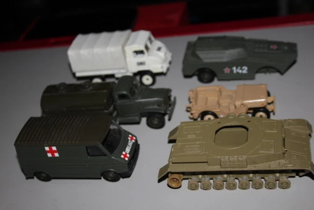 Lot De 10 Véhicules Militaires Solido (dont Un Char) - Neufs - Collection