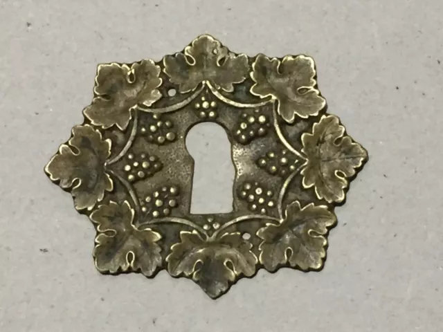 Entrée de serrure ancienne - Art déco - bronze (?) - motif de raisins