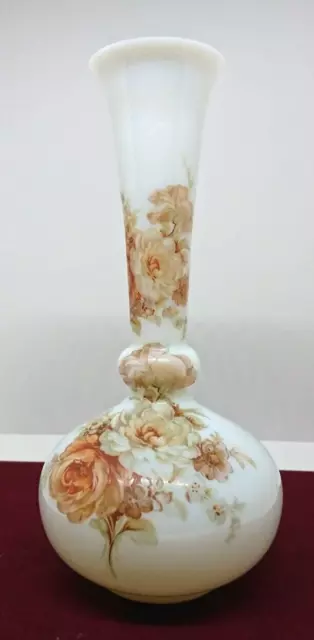 Vase Soliflore en Opaline Blanche Imprimé Fleurs dans les Tons bruns