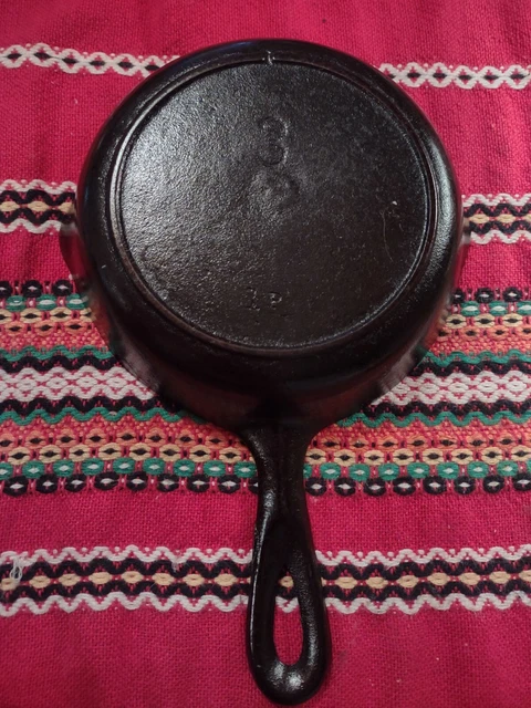 Vintage Single Notch Lodge No. 3 Cast Iron Skillet Heat Ring Restored  Sits Flat