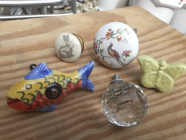 Small Job Lot Of Very Nice Cupboard Draw Handles Mixed fish glass ceramic (5)