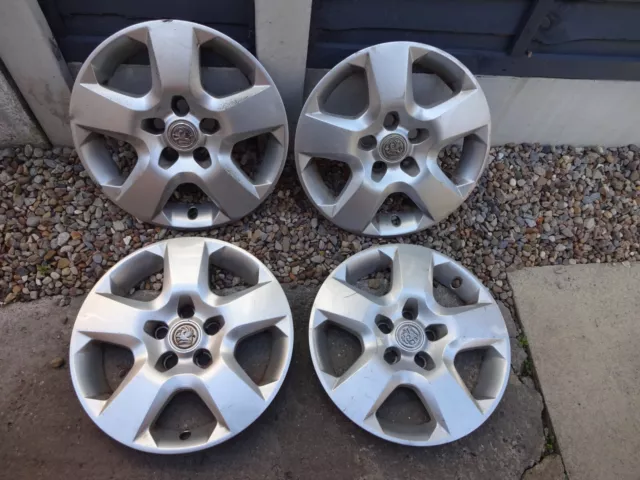 Set di 4x16" Vauxhall Astra Zafira Vectra coprimozzo copriruota...wk35..