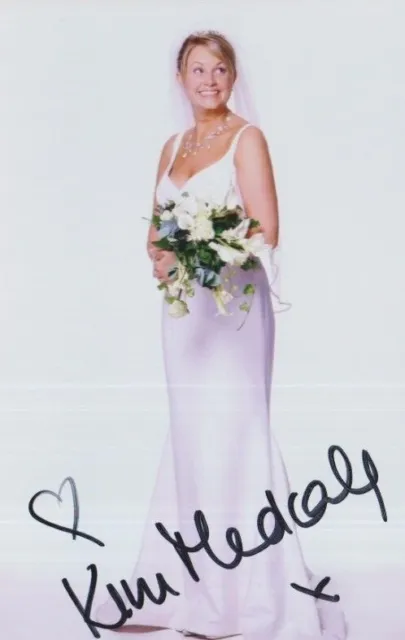 Kim Medcalf    **HAND SIGNED**  6x4 photo  ~  Eastenders  ~  AUTOGRAPHED