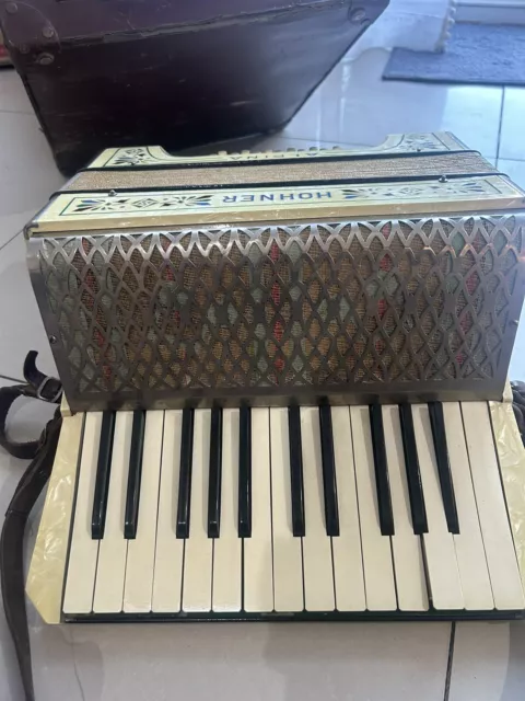 Vintage Hohner Klavierakkordeon mit Knöpfen funktioniert super Made in Germany