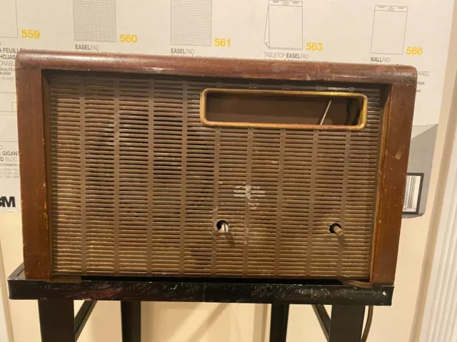 Vintage 1940 s Tube Radio Model # 571 UL