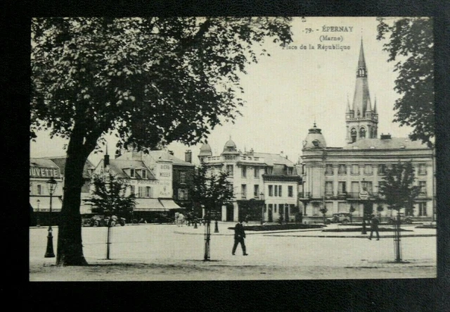Cpa  Marne (51) : Epernay - Place De La Republique - En Bon Etat