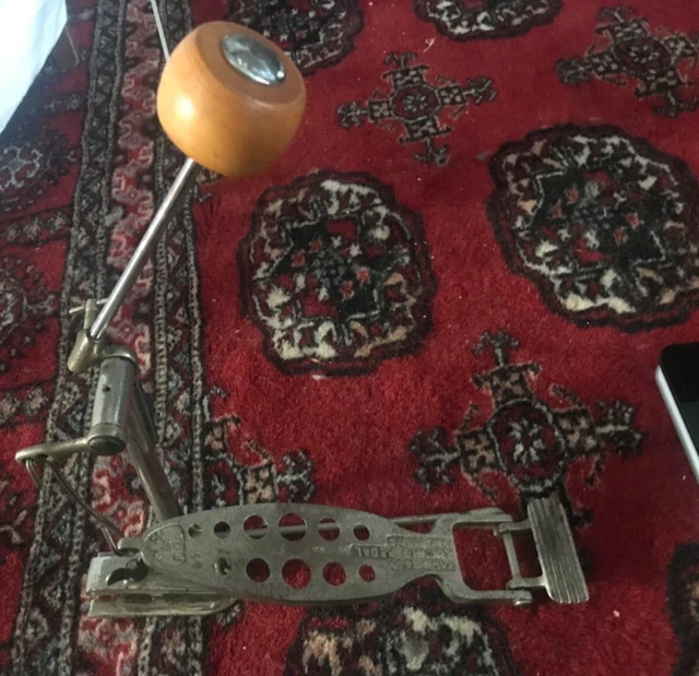LUDWIG CAST IRON DRUM PEDAL EARLY 20th CENTURY INTACT FUNCTIONS, 2 mallets LUDWIG CAST IRON DRUM PEDAL EARLY 20th CENTURY INTACT FUNCTIONS, 2 mallets