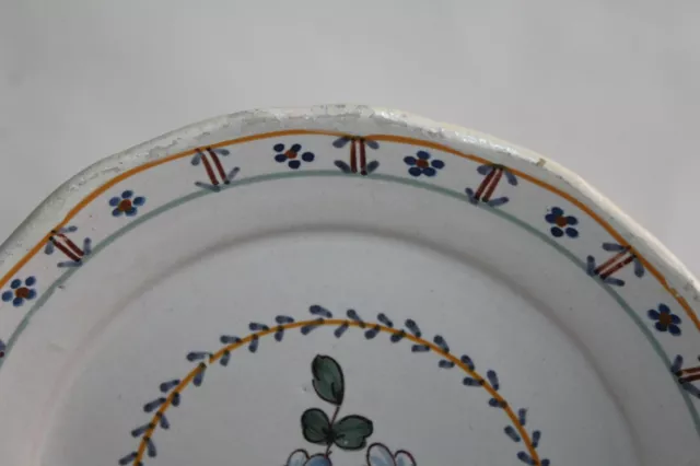 Ancienne assiette en faïence de Nevers ou Auxerroise 3