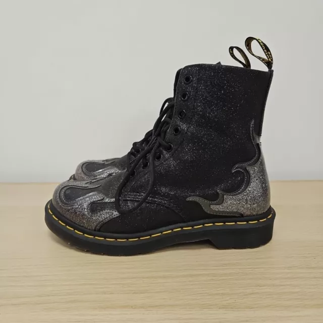 Dr martens 2025 pascal flame red