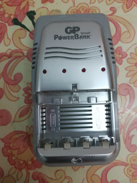 GP Power bank, Cargador de Baterias AAA. Carga Rapida 1 Hora. para NI_CD y NI_MH
