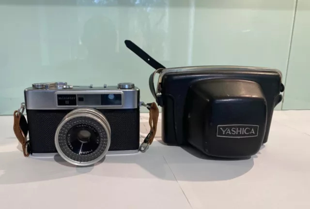 Yashica Minister III 3 Rangefinder 35mm Film Camera + 45mm F2.8 Yashinon Lens