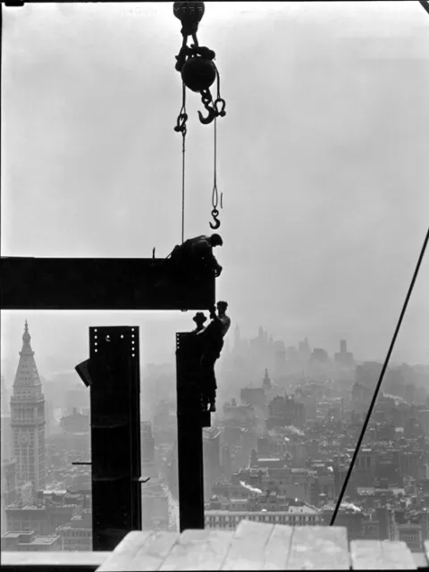 V4151 Construction Workers skyscrapers Old Retro BW Decor WALL POSTER PRINT UK