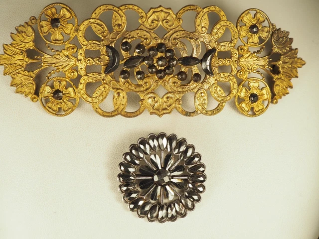 Boucle De Ceinture Ancienne En Fer Début 19ème Siècle - Style Antique Argenté Et Doré - Avec Ruban