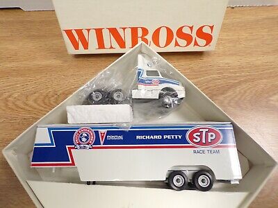 Richard Petty STP Racing Winross Truck & Trailer 1:64 Diecast 040521DBT3 2
