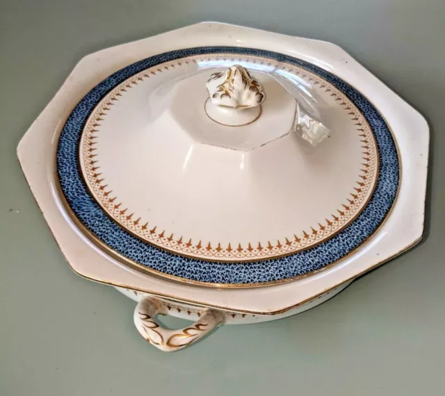 Beautiful Serving Bowl John Maddock & Sons Ltd RoyaL Vitrious handles fitted lid