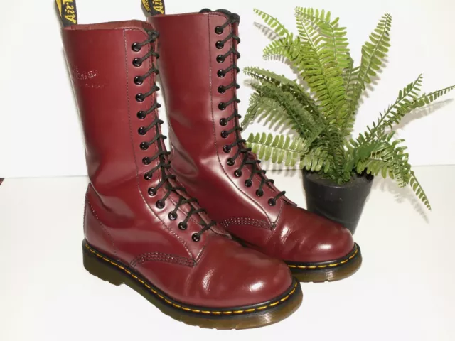 Dr martens 14 shop hole cherry red