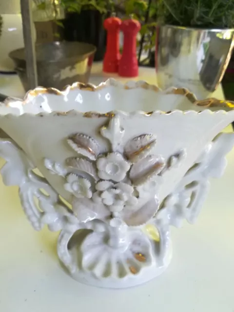 Ancien Vase de mariage – vase de mariée en porcelaine de Paris à décor ouvragé