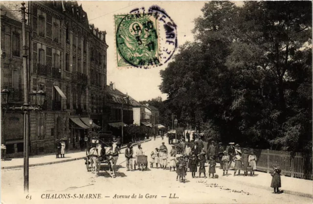 CPA CHALONS-sur-MARNE - Avenue de la Gare (742323)