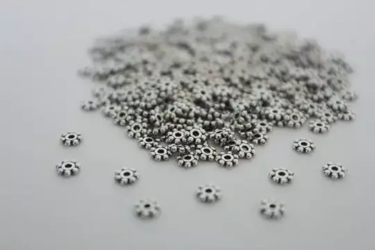 200 pcs  Antique Silver Daisy Spacer Beads 4mm Jewellery Making Craft