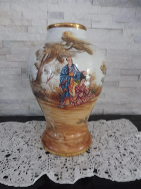 Vase céramique de forme balustre à decor Japonisant en T-B-E.