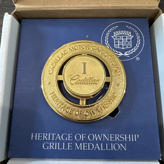 Cadillac Heritage of Ownership メダル New Cadillac Heritage Of Ownership Medallion Badge With Case
