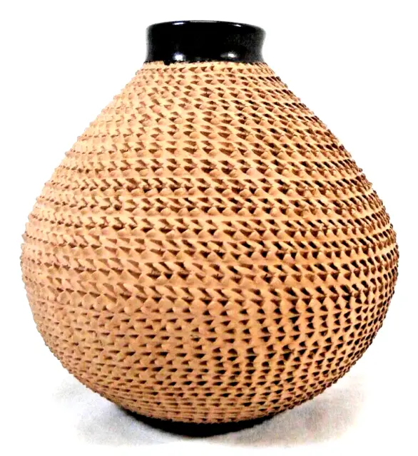 Mata Ortiz Textured Natural Tan Pottery Vase Signed by Artist Amado Hedz