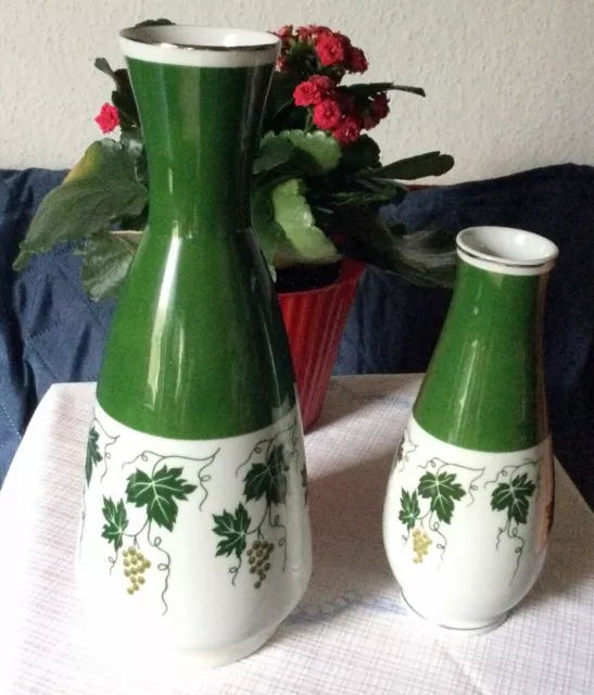 2 KULT-Vase- Porzellan Blumenvasen DDR Weinlaub Vase Wagner & Apel alt grün weiß
