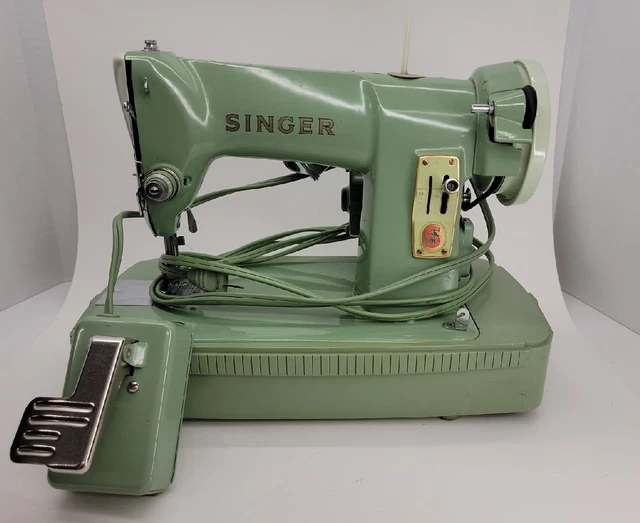 VINTAGE SINGER 185K Sewing Machine Mint Green Jadeite Color w/ Case