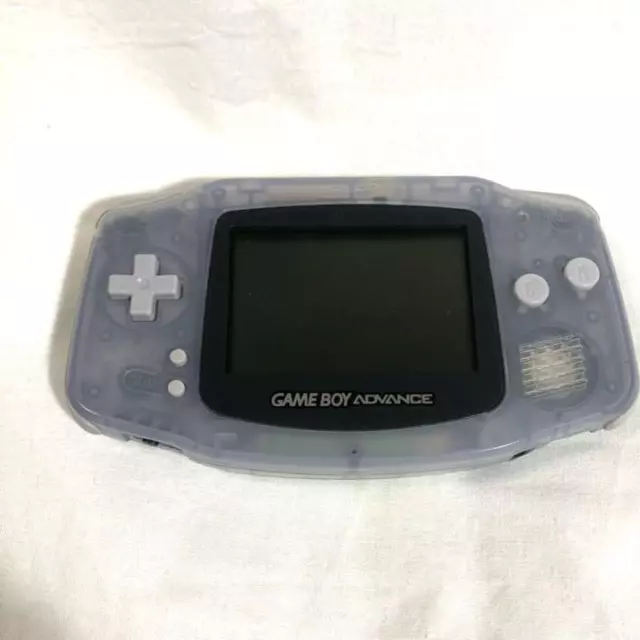 Game Boy Advance cuerpo azul lechoso operación de juego retro confirmada
