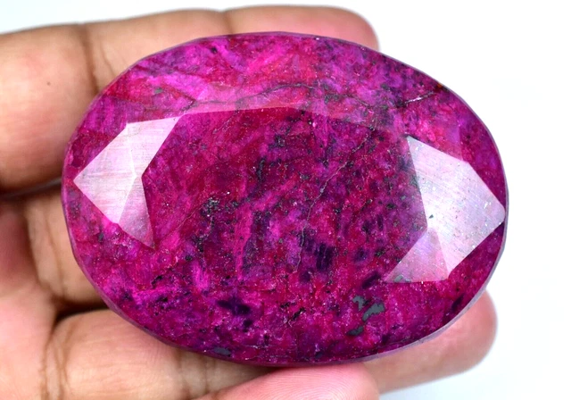 Rubis Naturel 1,32 Carats - Rouge Vif - Coupe Ovale Facettée - Origine Madagascar